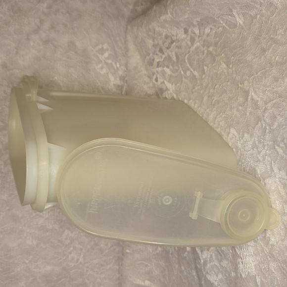 Tupperware: Pitcher - Picture 6 of 10